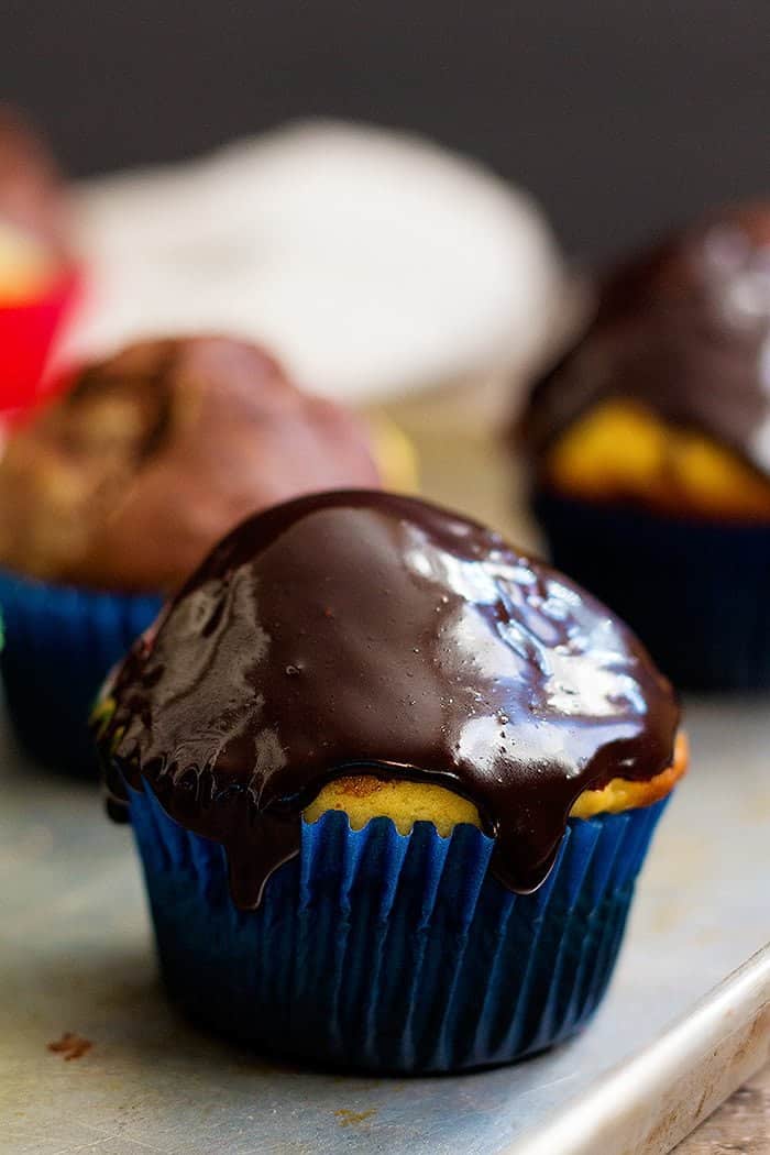 Marble Cupcakes - chocolate and vanilla cupcakes recipe with chocolate glaze