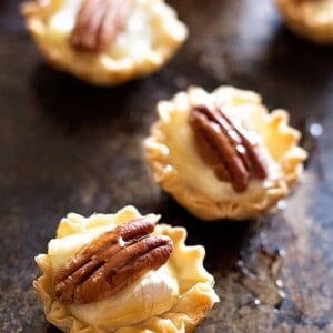 Rock your table with these easy Pecan and Brie Phyllo cups and drizzle some honey on top to boost the flavor! All in 15 minutes and very little effort!