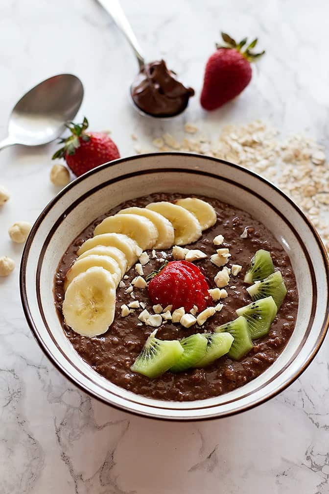 This Nutella Cocoa Oatmeal Bowl is perfect for breakfast, or any time that you crave something sweet and easy! Make it even better by adding some cocoa powder! 