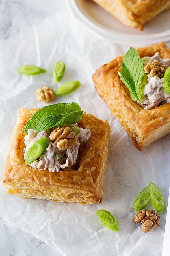 This Chicken Walnut Puff Pastry is a great appetizer as it's very easy and can be made ahead of time. The creamy and crunchy texture of this dish satisfies every appetite!