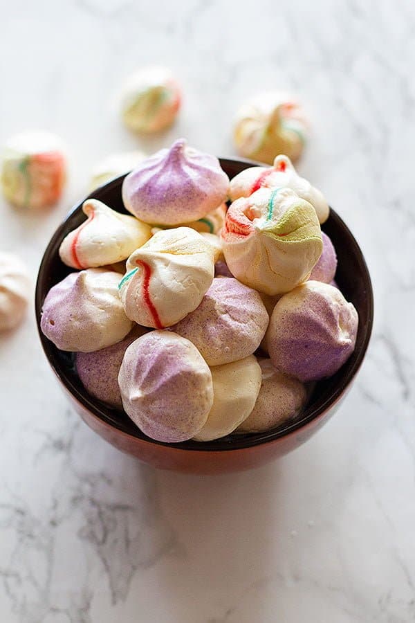 An easy meringues recipe that makes crispy mini meringues that are delicious. 