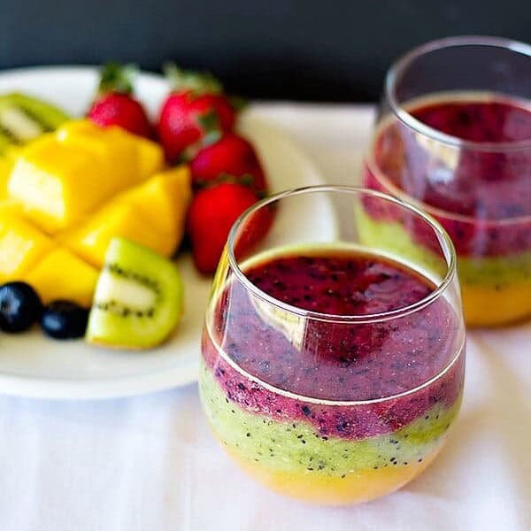 Make yourself this three layered smoothie to cool down in summer! This smoothie is a perfect way of having your family eat their daily portion of fruit!