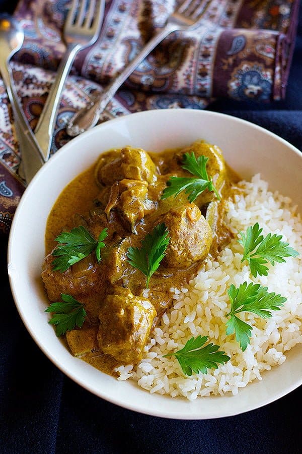Spice up your curry game with this turkey meatball curry. Juicy meatballs cooked in a flavorful curry and served with homemade white rice. 