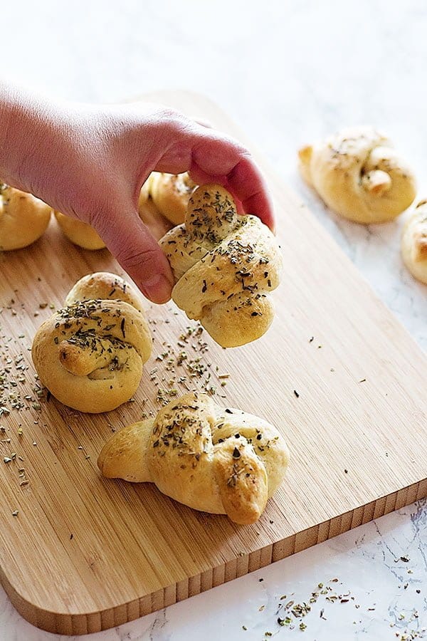 My maman and I made these garlic knots recipe when we were in Turkey