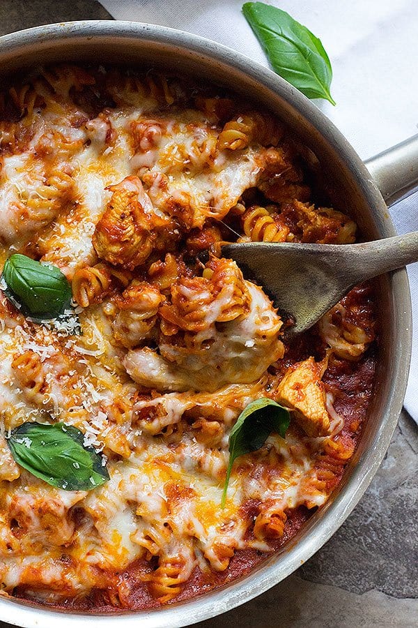 A healthier version of an all-time favorite, this One pot Chicken Parmesan Pasta is great for weeknight dinners. This chicken parmesan pasta recipe is ready in 40 minutes! 