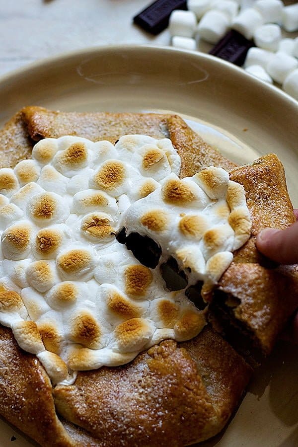 S'mores are delicious in any shape or form. Make this super easy S'mores Galette with graham cracker crust and enjoy a wonderful summer! 