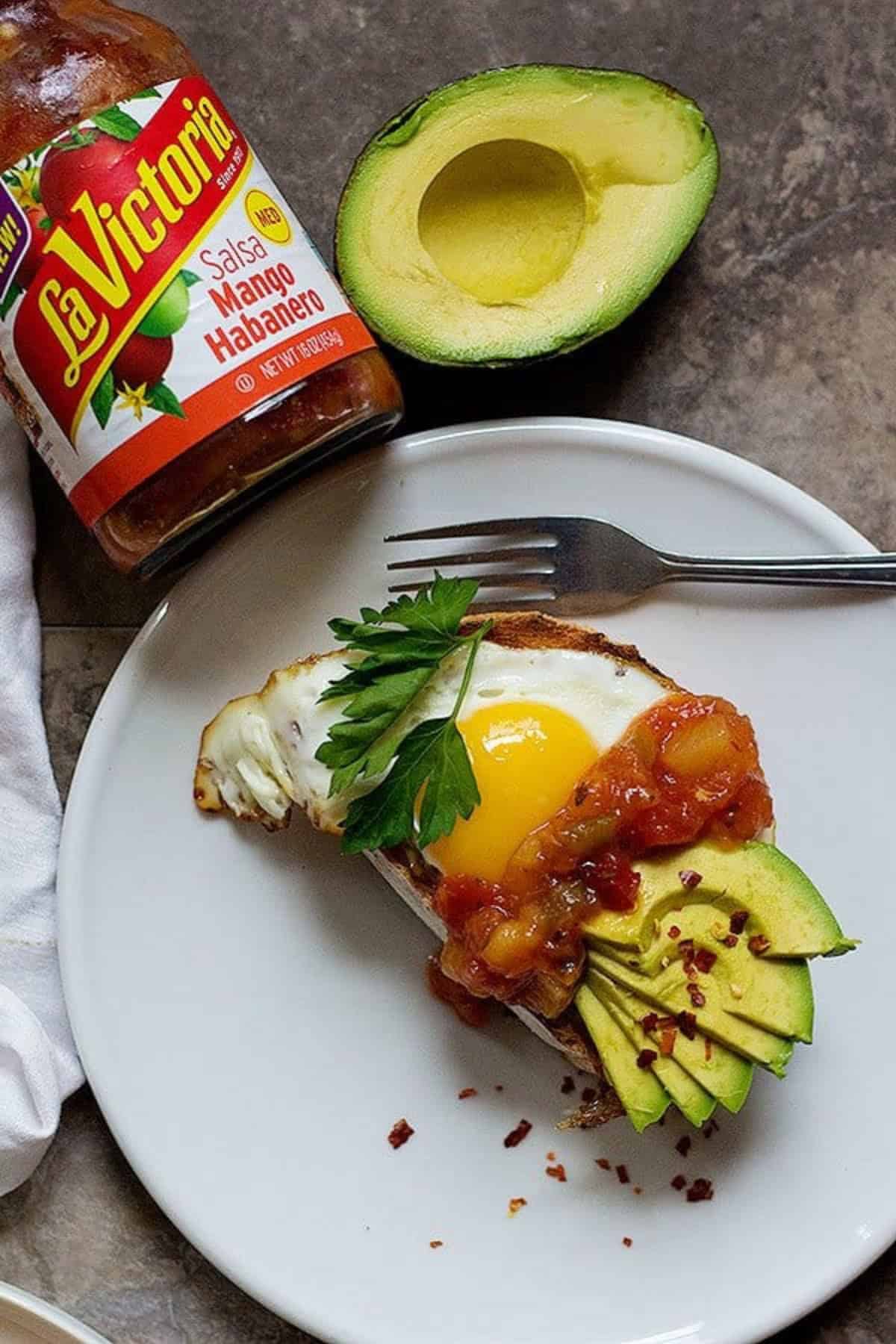 Say good bye to boring breakfast. This Sweet and Spicy Breakfast toast is here to help you start a delicious day. Start the day with a kick of salsa for more flavor!