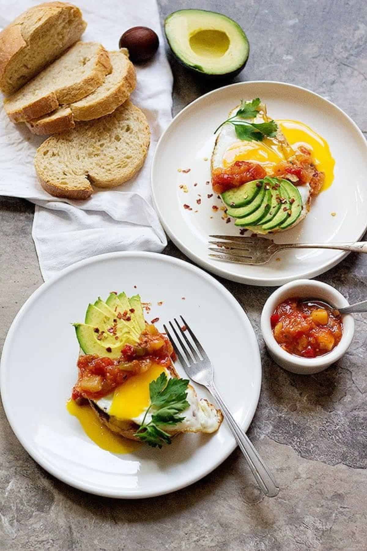 Say good bye to boring breakfast. This Sweet and Spicy Breakfast toast is here to help you start a delicious day. Start the day with a kick of salsa for more flavor!
