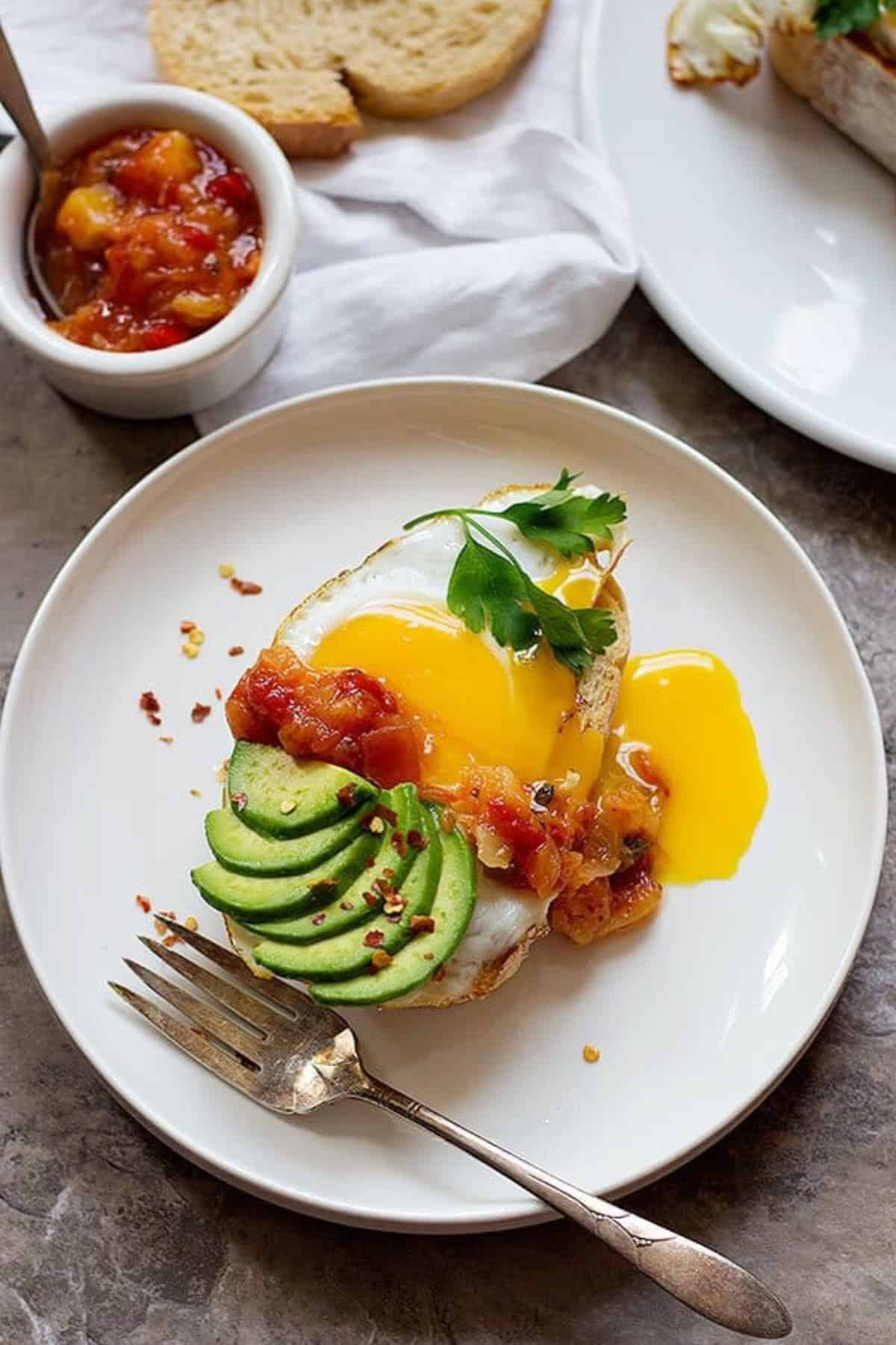 Say good bye to boring breakfast. This Sweet and Spicy Breakfast toast is here to help you start a delicious day. Start the day with a kick of salsa for more flavor!