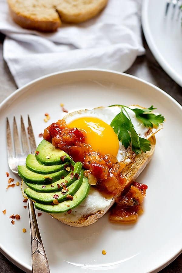 Say good bye to boring breakfast. This Sweet and Spicy Breakfast toast is here to help you start a delicious day. Start the day with a kick of salsa for more flavor! 