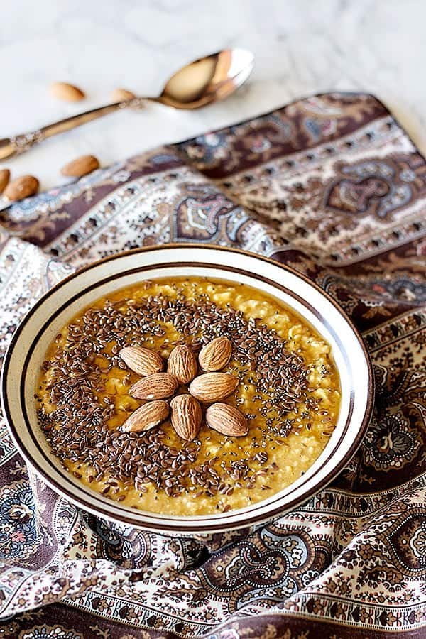 This healthy pumpkin spice oatmeal is simple and delicious. 