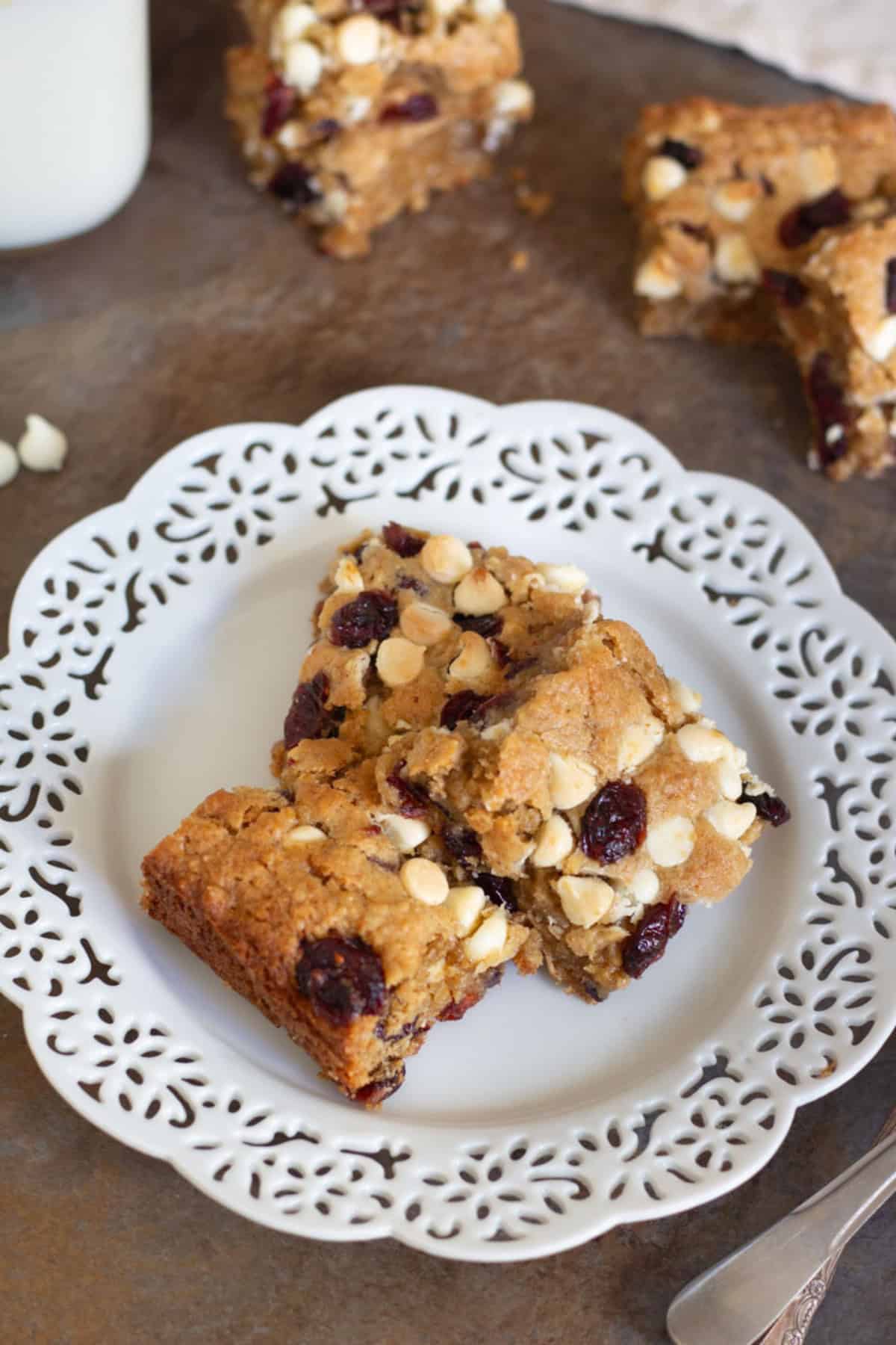 These Cranberry White Chocolate Oatmeal Cookie Bars have all the good flavors in one single bite! Sweet and tart cranberries go very well with festive white chocolate morsels!