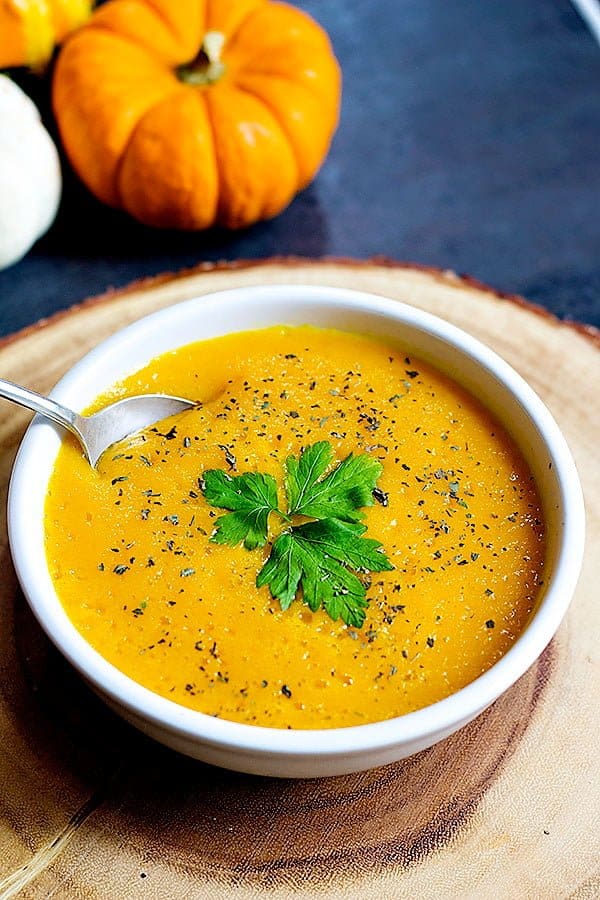 Bring more flavor to your winter days with this delicious Saffron Roasted Butternut Squash Soup. It has only a few ingredients and is jam packed with awesome flavors!