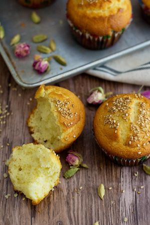 Persian Cardamom Muffins - Cake Yazdi [Video] • Unicorns in the Kitchen