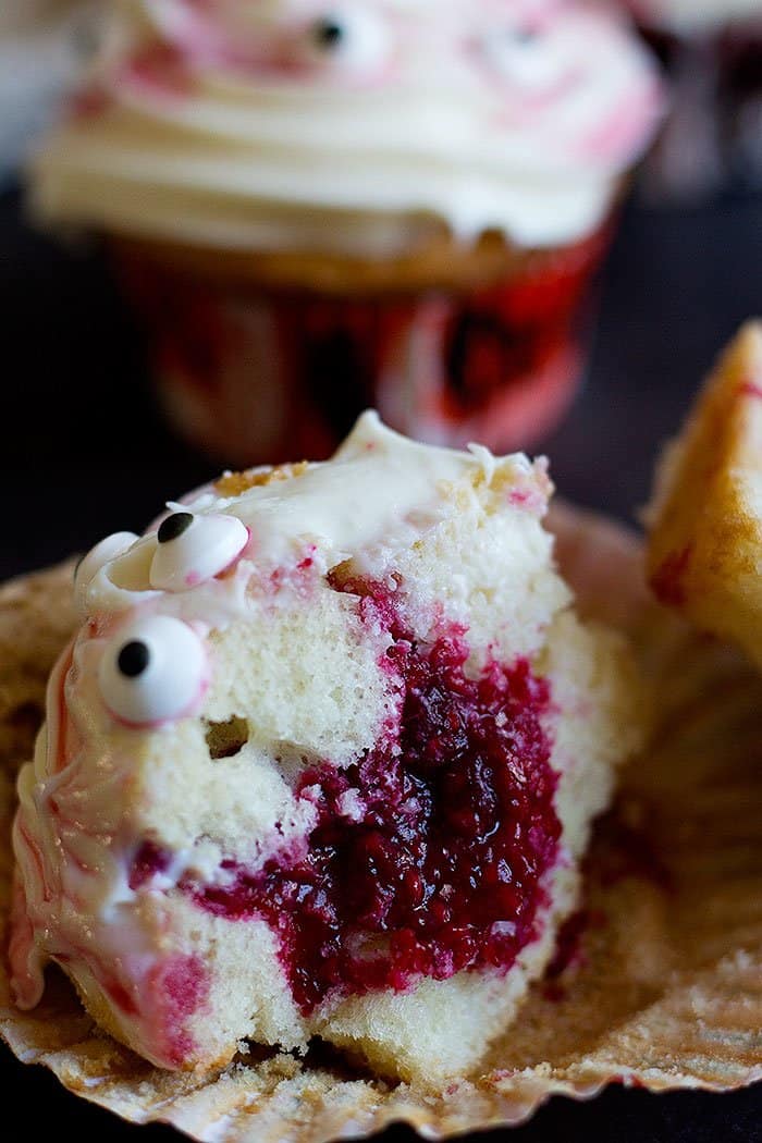 How to Make Bloody Cupcakes (Quick Tutorial) #Halloween #Cupcake From UnicornsintheKitchen.com
