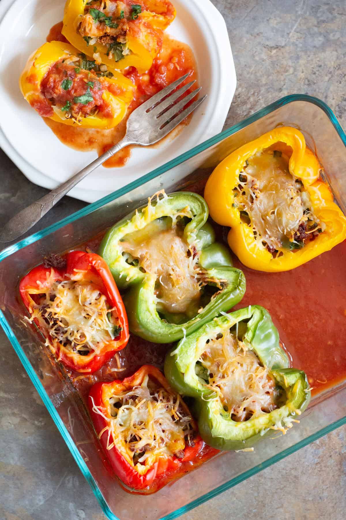 These Spicy Stuffed Peppers are perfect for weeknights. From unicornsinthekitchen.com #weeknightdinner