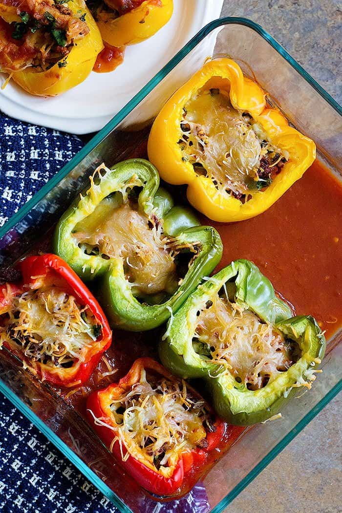 These Spicy Stuffed Peppers are perfect for weeknights. From unicornsinthekitchen.com #weeknightdinner