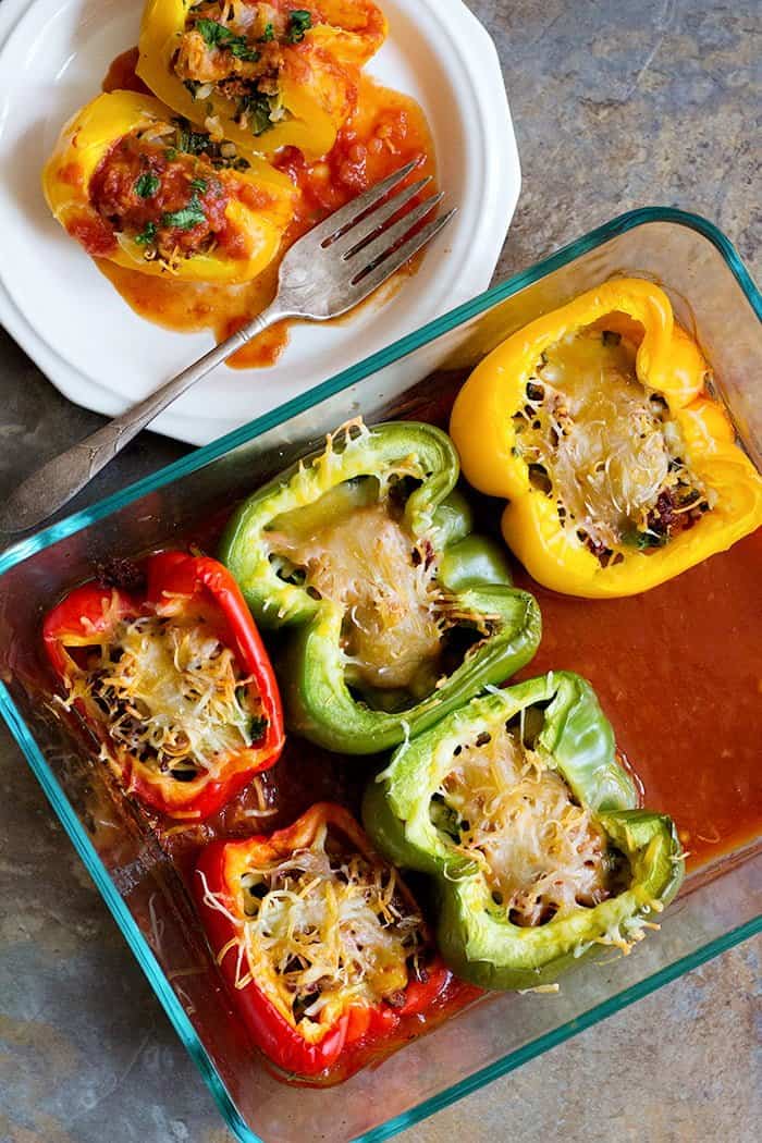 These Spicy Stuffed Peppers are perfect for weeknights. From unicornsinthekitchen.com #weeknightdinner