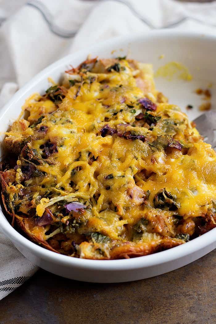 This is The Best Vegetable Strata Recipe ever. From unicornsinthekitchen.com #brunch #strata