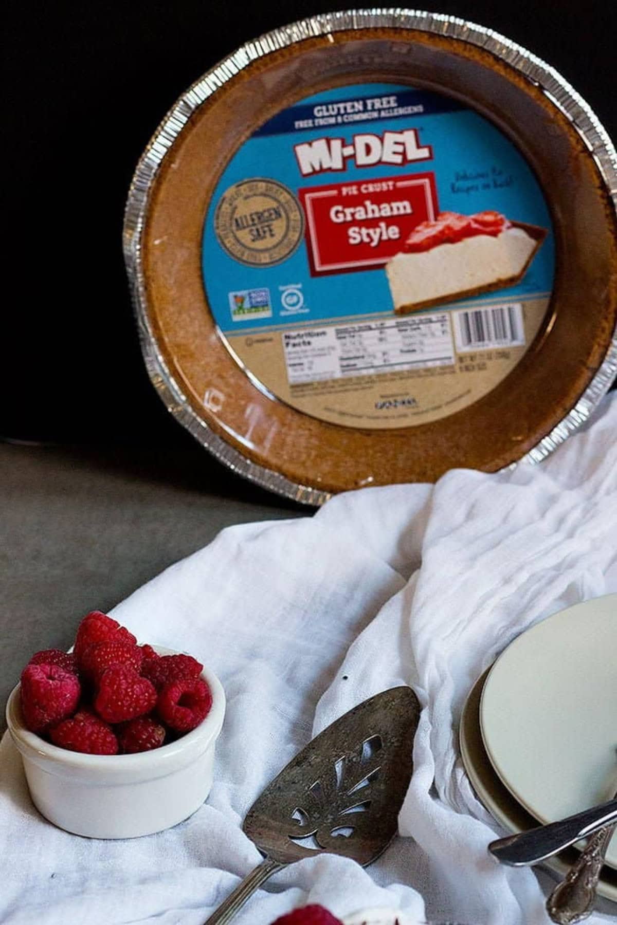 no bake chocolate cream pie made with graham crackers pie crust
