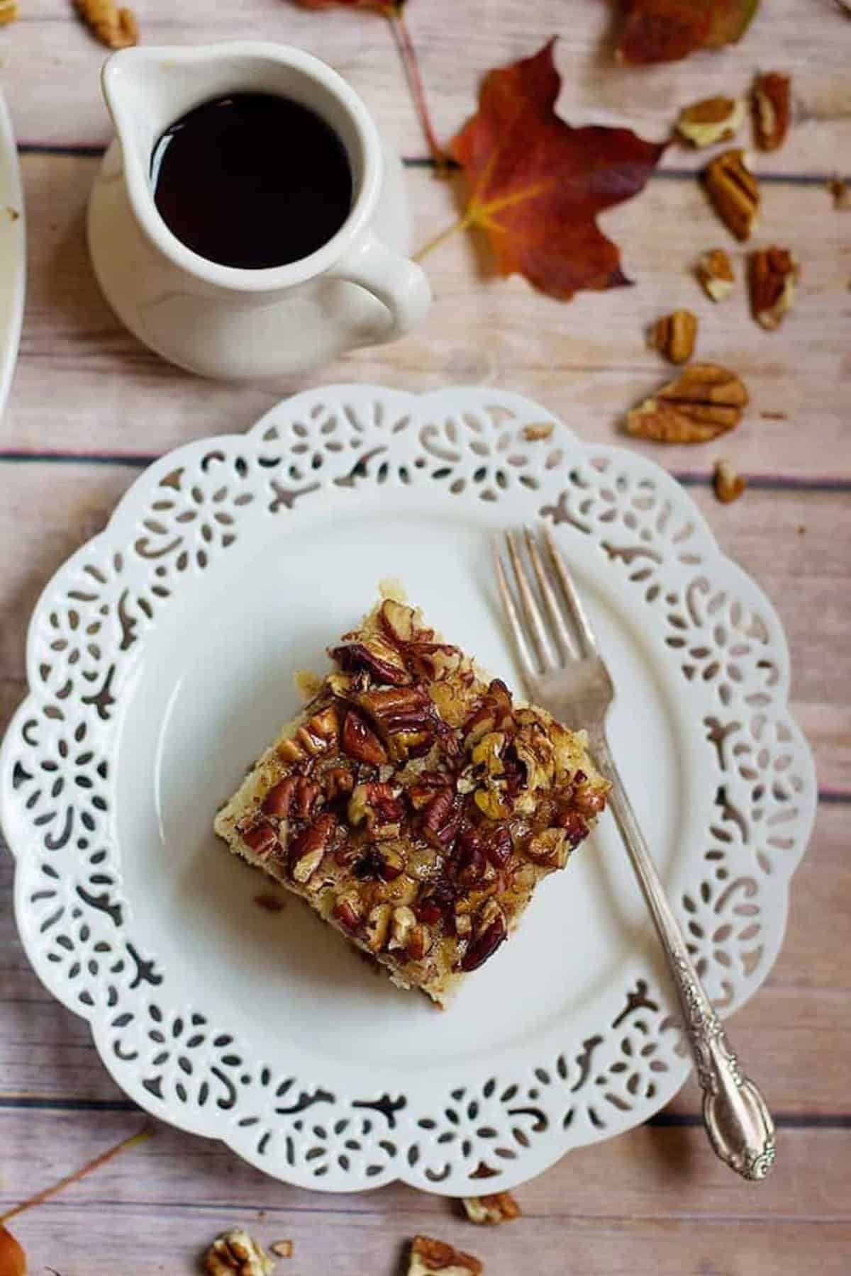 Pecan Pie Cake Recipe | Pecan Cake | Maple Pecan Cake | From unicornsinthekitchen.com