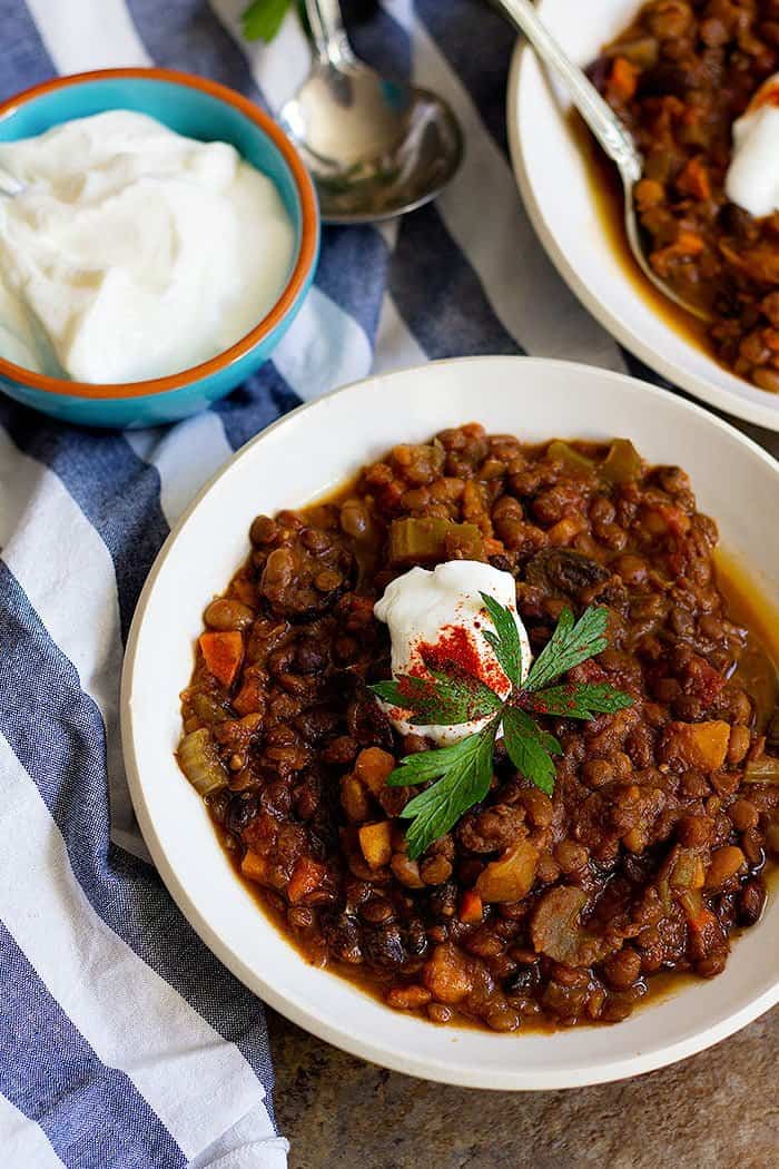 Quick Vegetarian Chili | Quick Vegetarian Chili Recipe | Vegetarian Chili | Slow Cooker Vegetarian Chili | From unicornsinthekitchen.com #vegetarian #chili #vegetarianfood #vegetarianrecipes