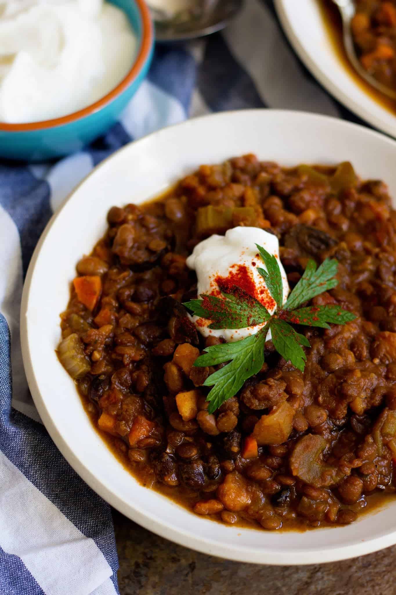 Have the best comfort food on your table in less than 30 minutes. This quick vegetarian chili is is ready in no time and is bursting with flavor! 
