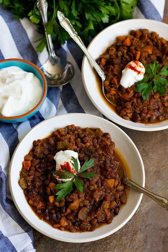 Quick Vegetarian Chili | Quick Vegetarian Chili Recipe | Vegetarian Chili | Slow Cooker Vegetarian Chili | From unicornsinthekitchen.com #vegetarian #chili #vegetarianfood #vegetarianrecipes