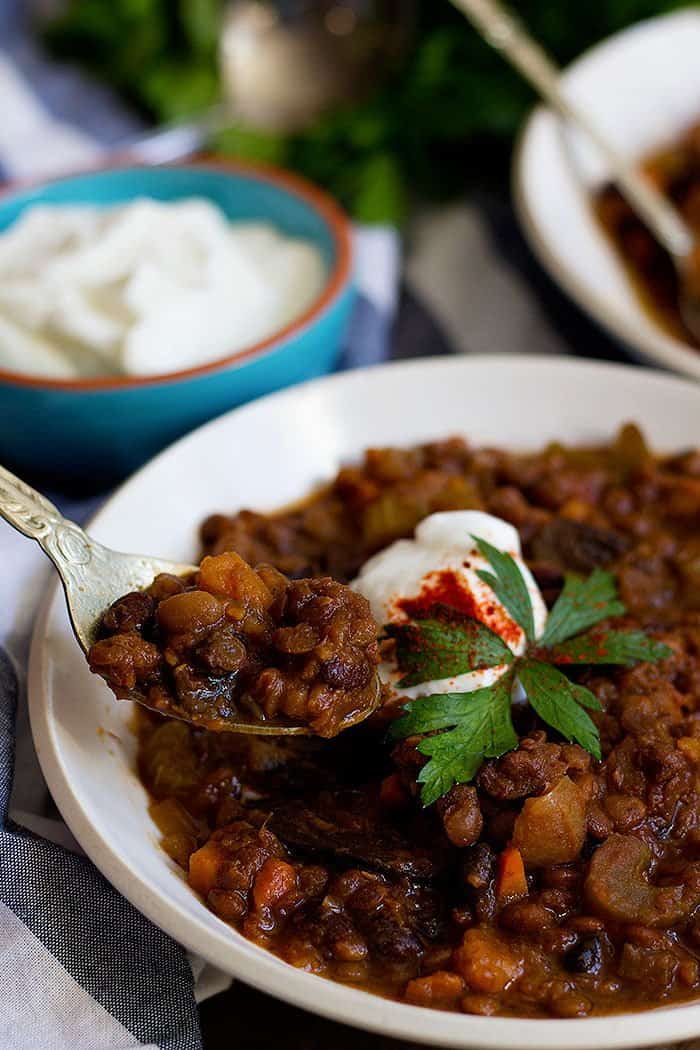 Quick Vegetarian Chili | Quick Vegetarian Chili Recipe | Vegetarian Chili | Slow Cooker Vegetarian Chili | From unicornsinthekitchen.com #vegetarian #chili #vegetarianfood #vegetarianrecipes