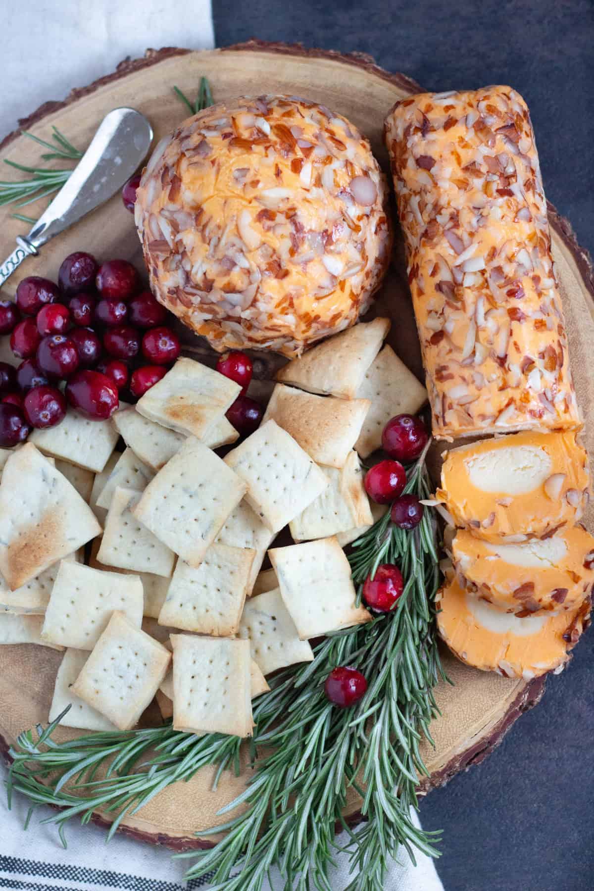 Garlic Crackers | Rosemary Garlic Crackers Recipe | Garlic Crackers Recipe | #Snacks #Rosemary #CheeseandCrackers