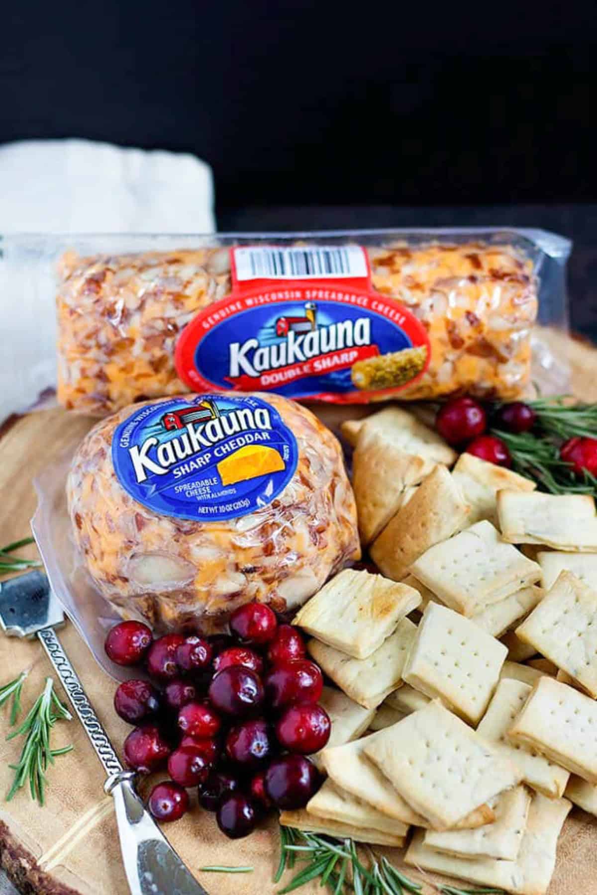 Garlic Crackers | Rosemary Garlic Crackers Recipe | Garlic Crackers Recipe | #Snacks #Rosemary #CheeseandCrackers