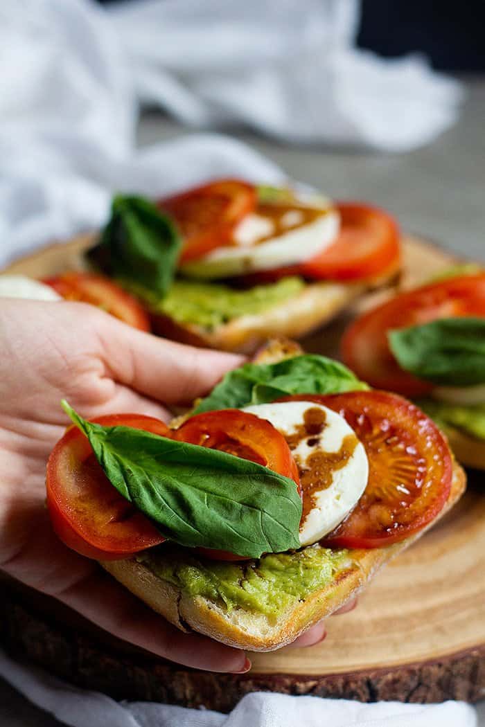 Caprese sandwich with avocado is perfect for weekdays. You can make this sandwich with just a few ingredients in only 15 minutes.