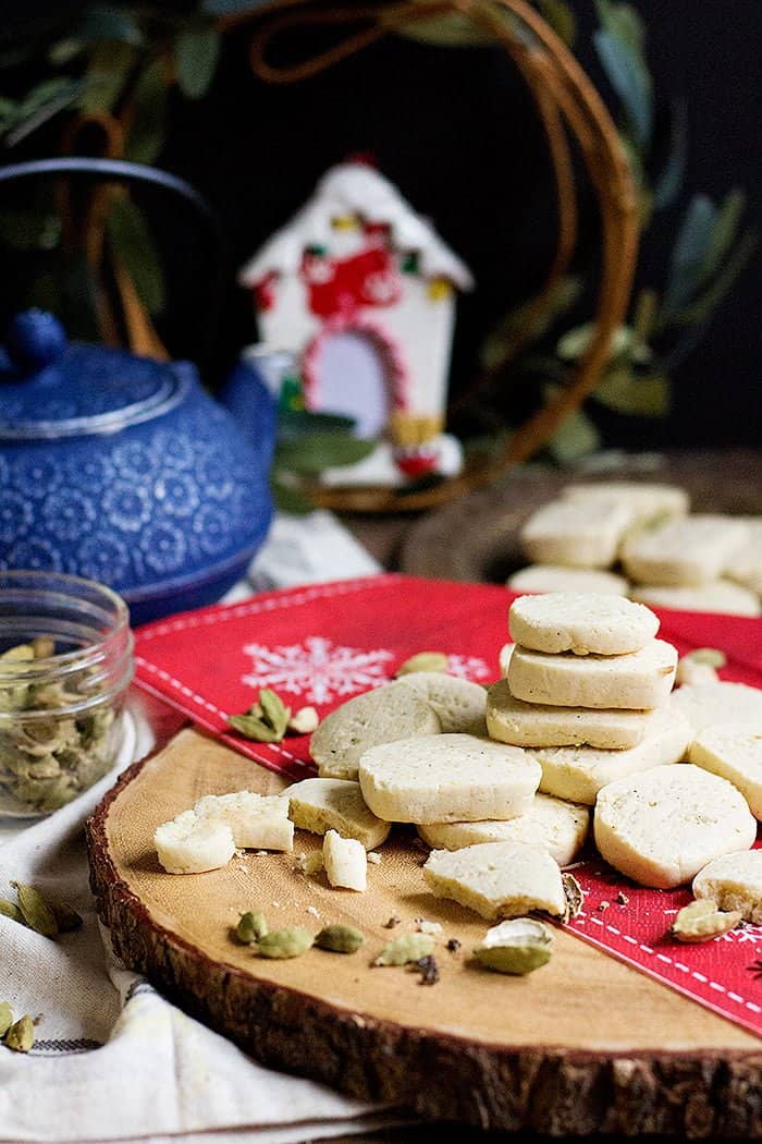 Cardamom Shortbread Cookies - These shortbread cookies have a Middle Eastern twist! 