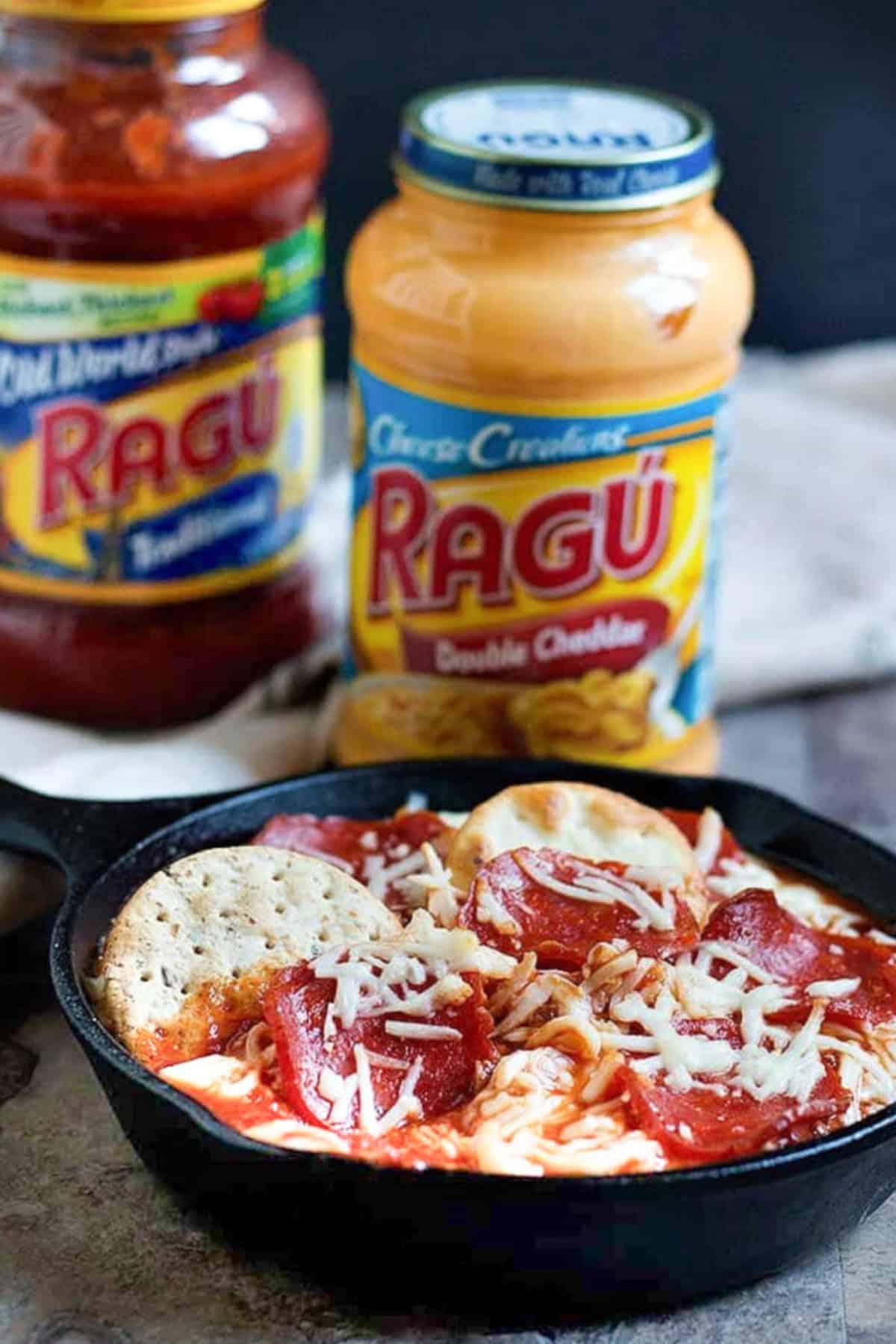 Pizza Dip Recipe - Cheese sauce and pasta sauce are added to this recipe. 
