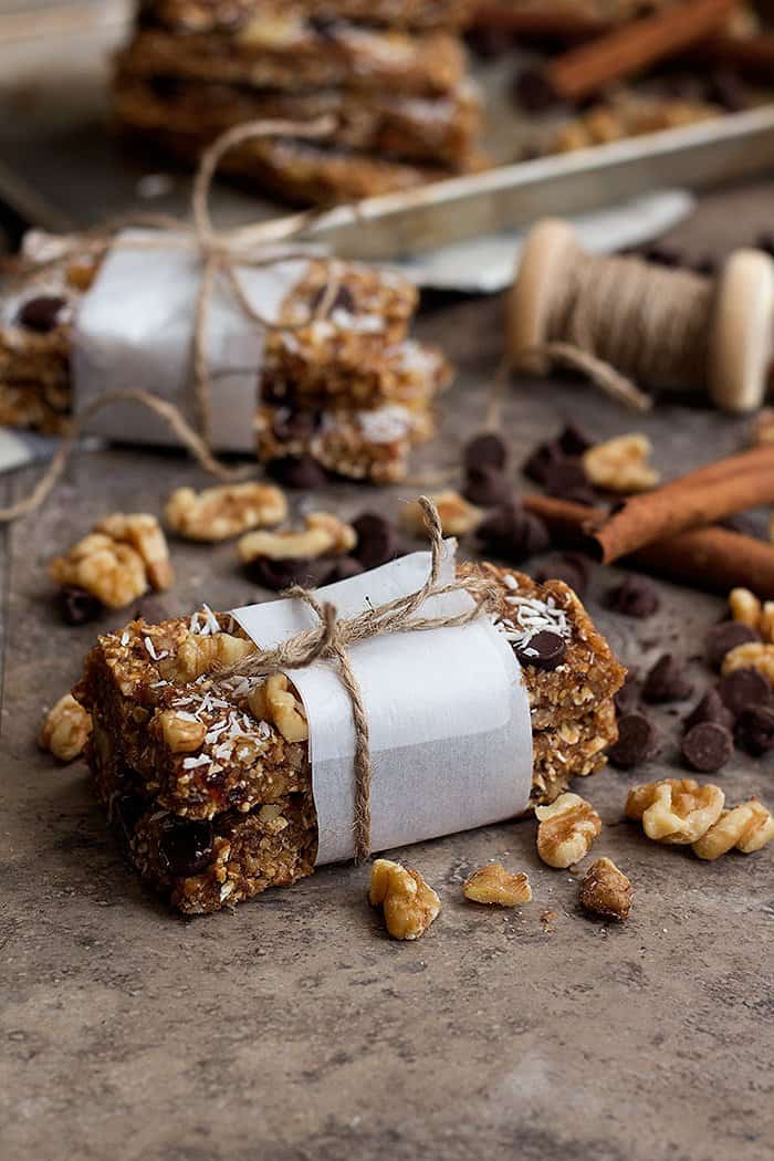 Homemade granola bar recipe is easy to follow and you can make a big batch. 