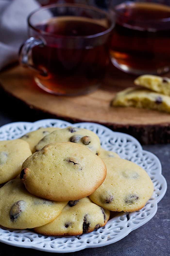 Shirini Keshmeshi - Raisin cookies have crispy edges and chewy centers.
