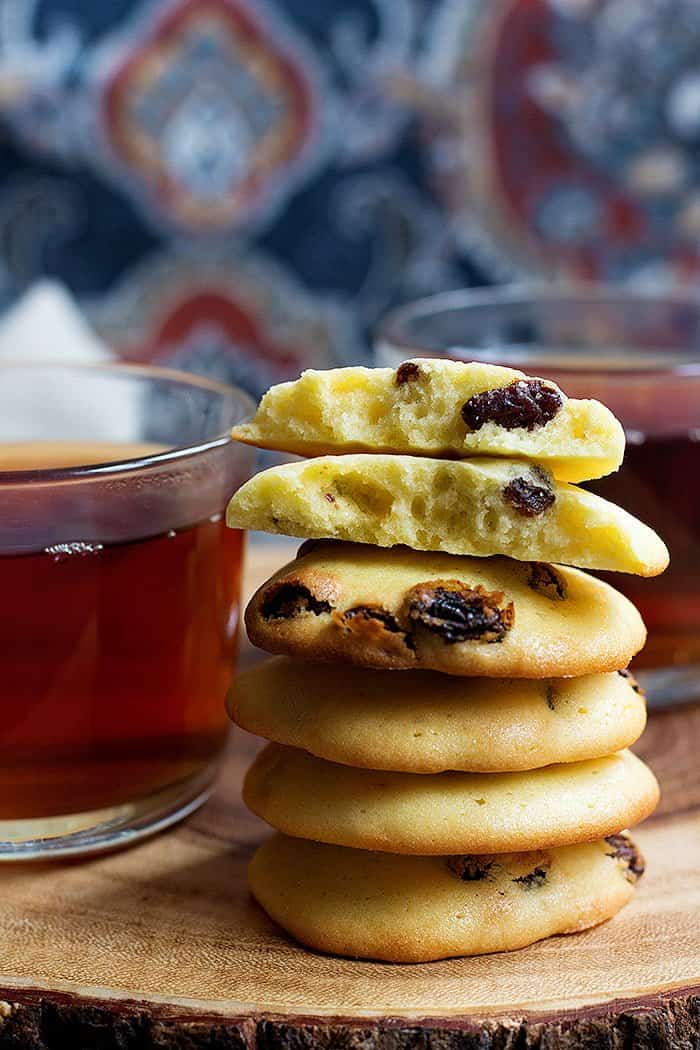 Raisin Cookies made Persian style are easy and simple cookies that are ready in no time and are perfectly sweet.