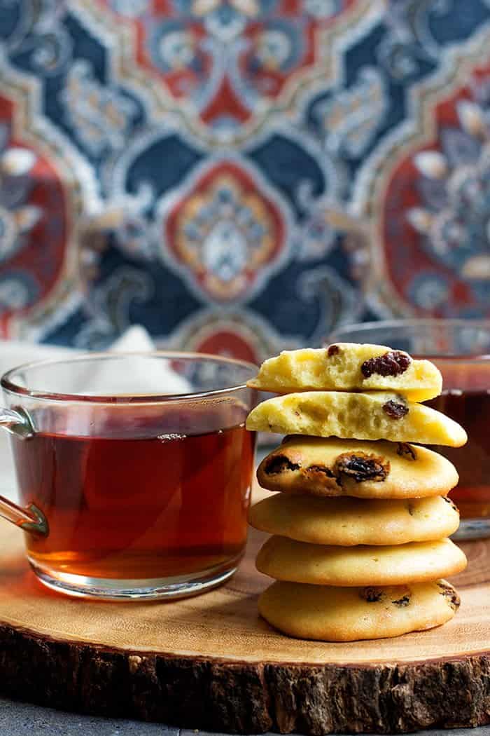 Serve Persian raisin cookies with some freshly brewed tea. 