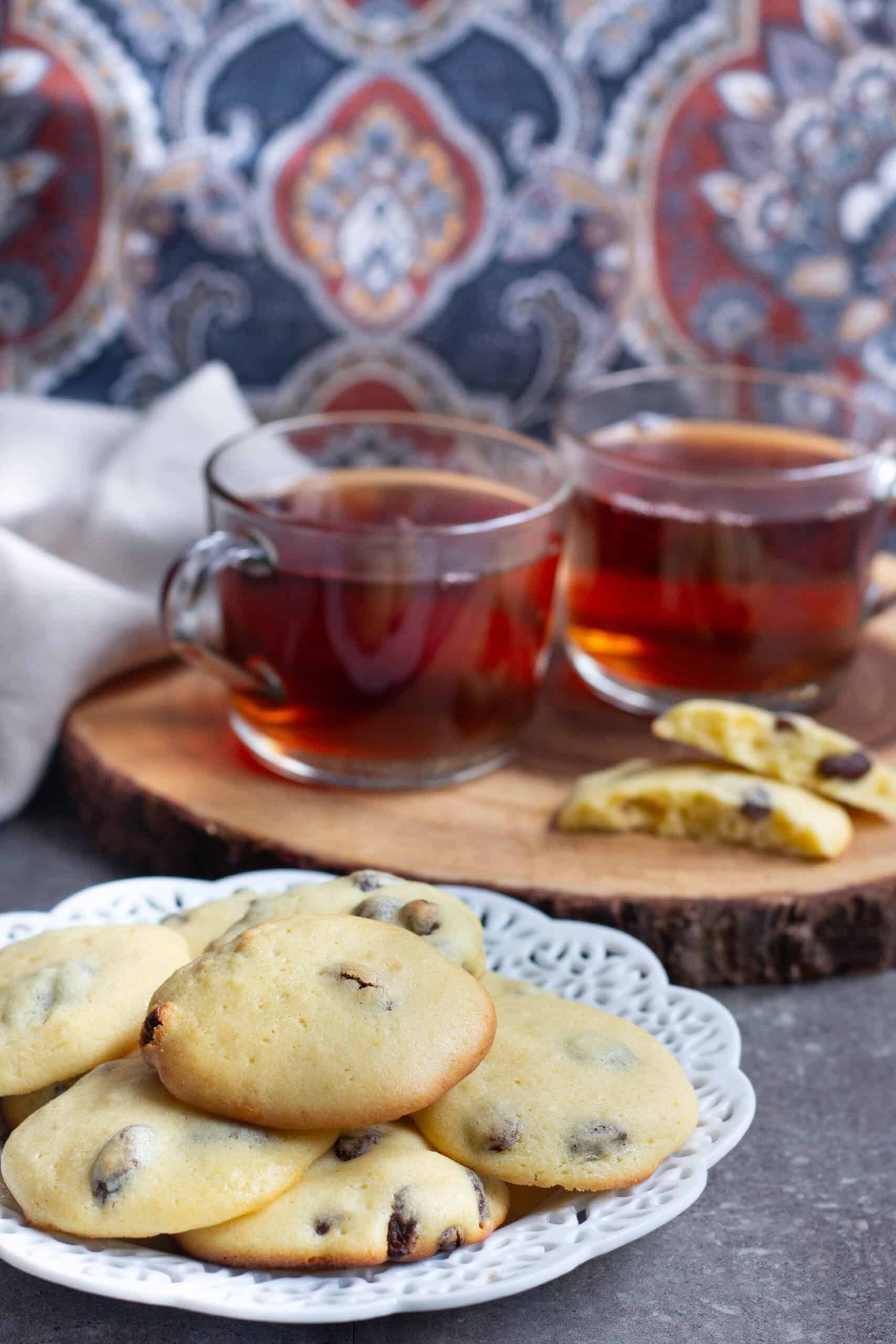 Shirini Keshmeshi - Raisin cookies have crispy edges and chewy centers.