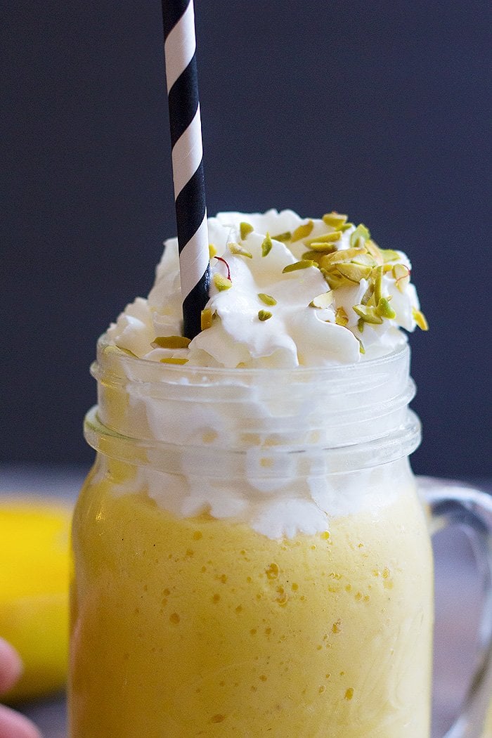 Le Milk-shake à la mangue est parfaitement sucré et parfait pour les journées chaudes.