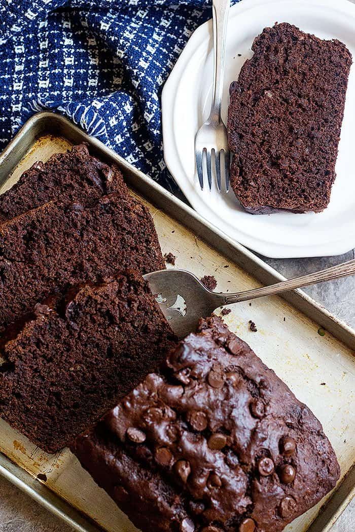 Chocolate banana bread has a dark color and you should let it cool before slicing it. 