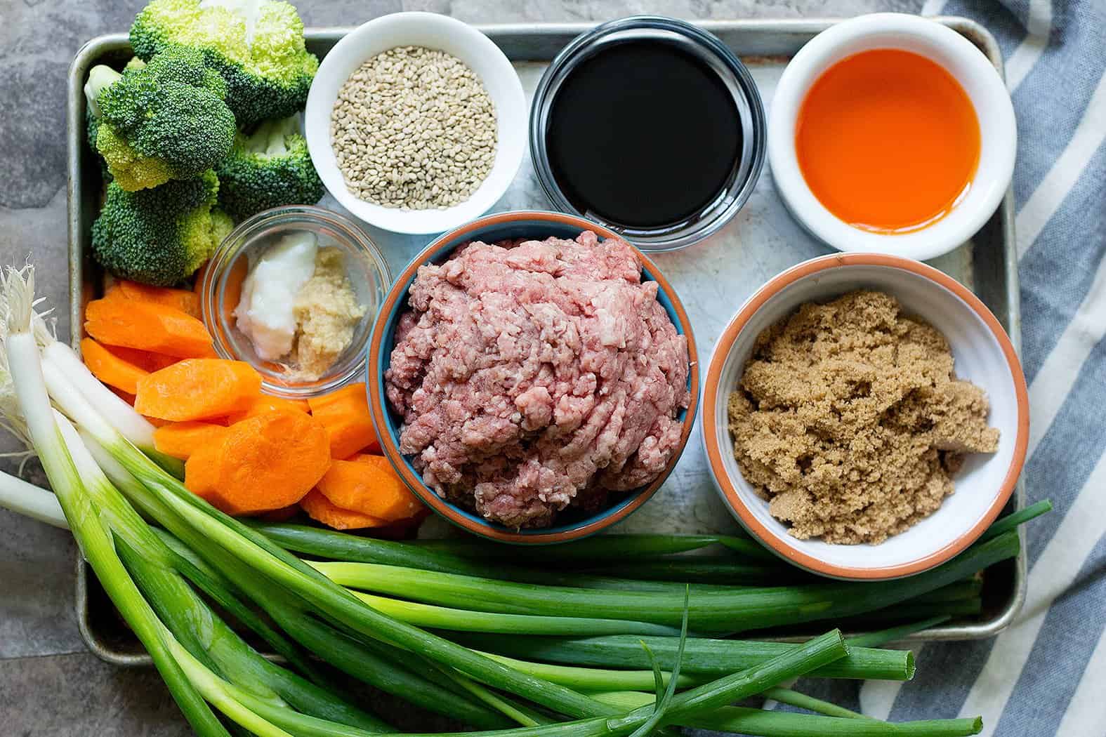 For this Korean ground beef bowl recipe you need ground beef, brown sugar, soy sauce, gnger, garlic, sesame seeds and sesame oil.