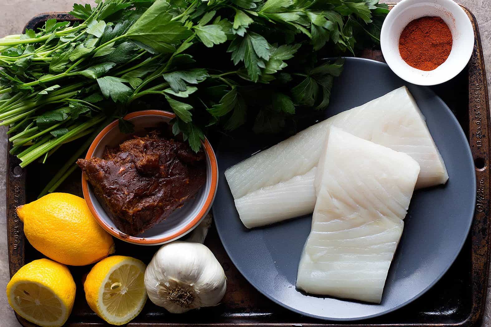To make this pan seared Alaska halibut with tamarind sauce you need the following ingredients: Alaska halibut Tamarind paste Garlic Ginger Paprika Sugar