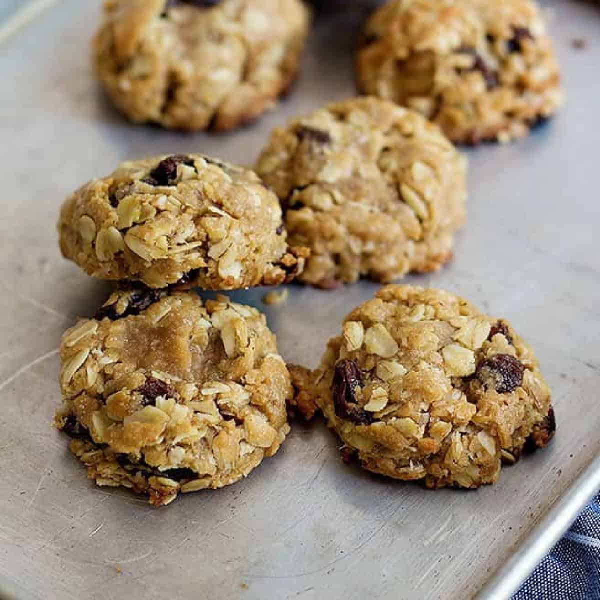 PEANUT AND RAISINS COOKIES recipe