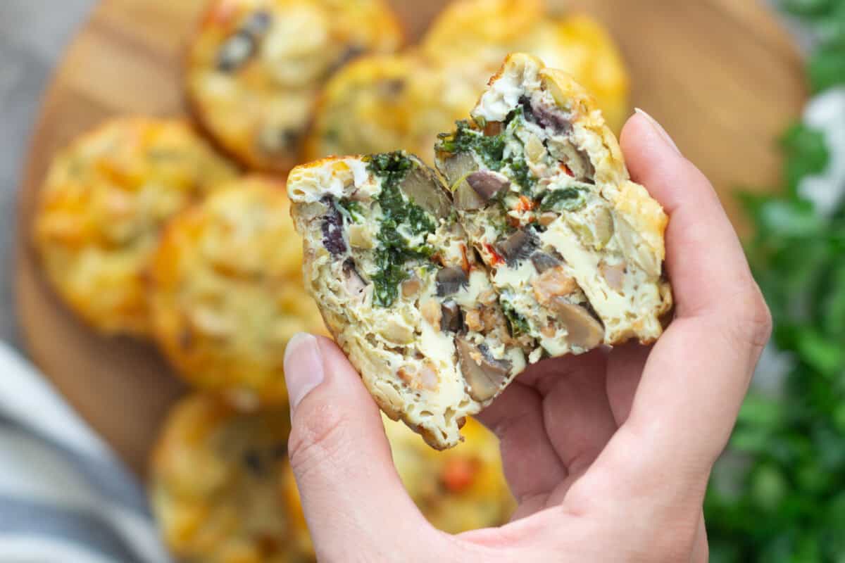 Sausage cheese muffins are filled with vegetables and delicious sausage.