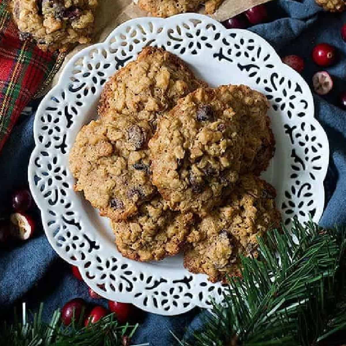 These are the best cranberry oatmeal cookies ever! Crispy on the edges and chewy on the inside, these delicious walnuts oatmeal cranberry cookies are everyone's favorite! 
