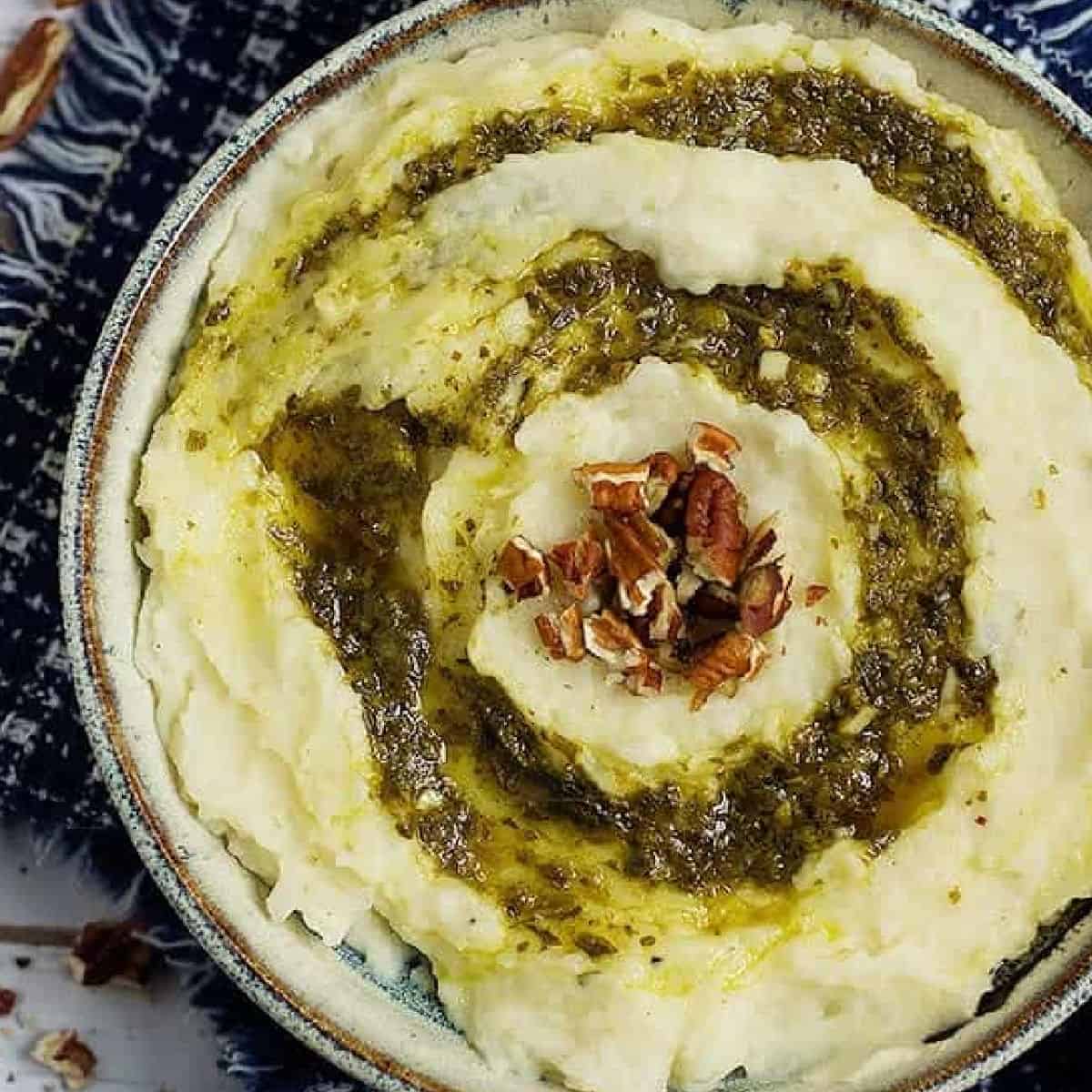 Garlic Butter Mashed Potatoes will be your next go-to side dish. This easy and simple recipe is buttery, creamy and bursting with roasted garlic flavor!