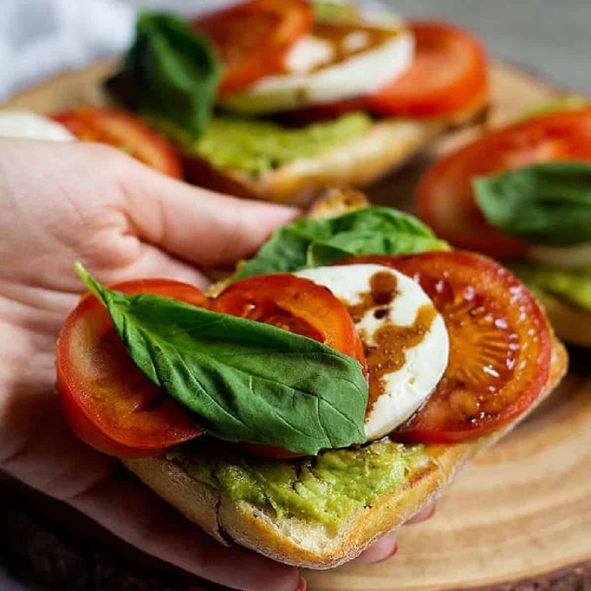 Caprese sandwich with avocado is perfect for weekdays. You can make this sandwich with just a few ingredients in only 15 minutes.
