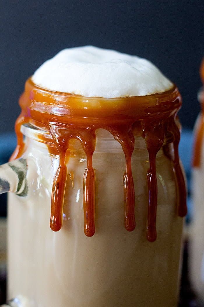 Making caramel latte at home is easy and quick. 