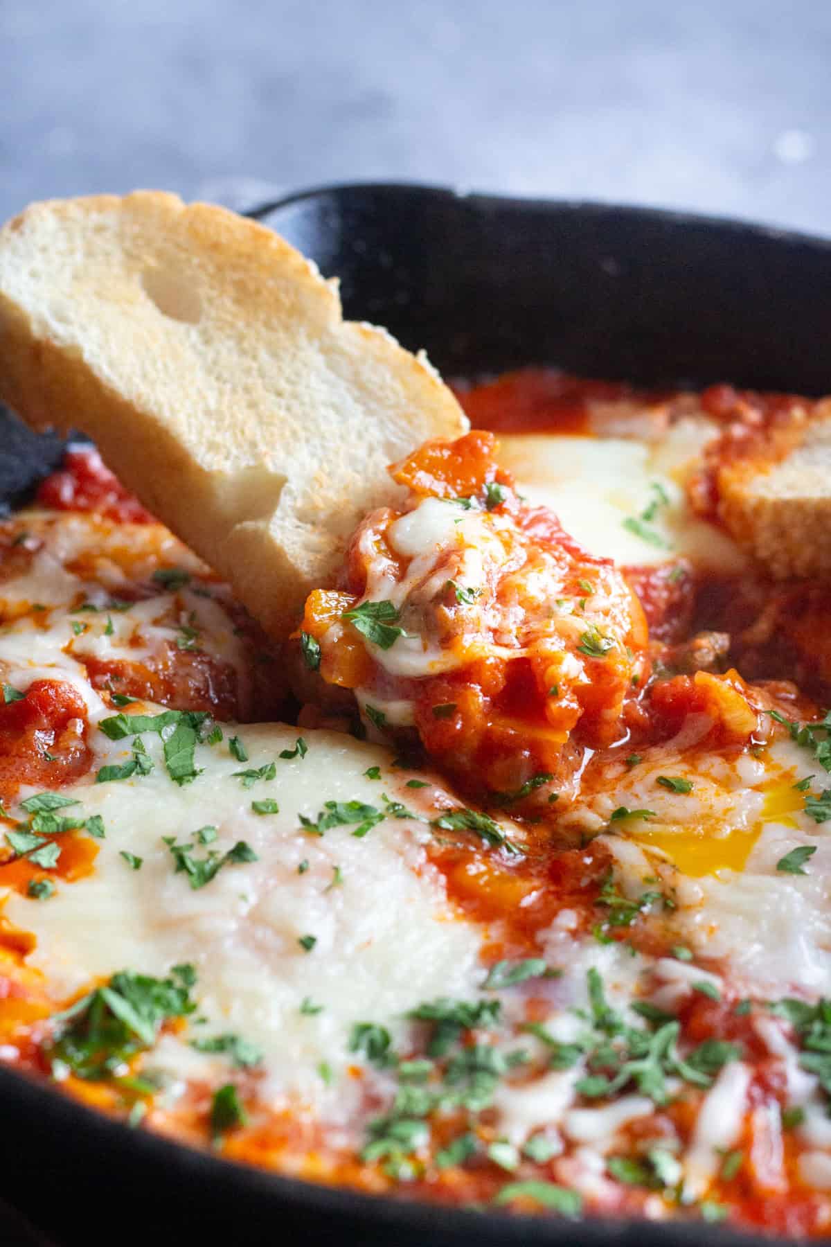 Italian baked eggs are great for the weekends. This breakfast egg recipe is delicious and is cooked in a truly amazing tomato sauce.